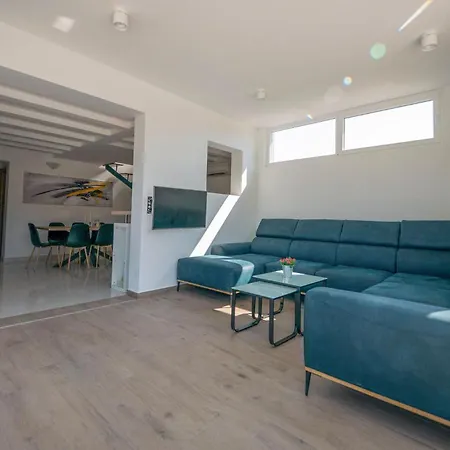 Gorgeous Home In Pula Vikendica