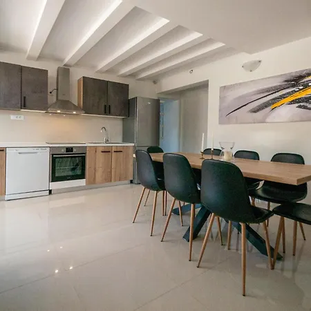Gorgeous Home In Pula *