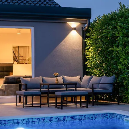 Gorgeous Home In Pula *