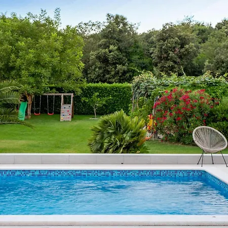 Gorgeous Home In Pula Pula